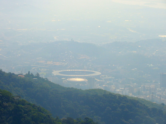 o dia não ajudou , com neblina, mas é o Maracanã ao fundo