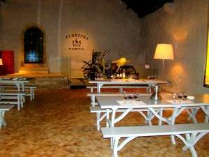 Sala da prova de vinho comentada