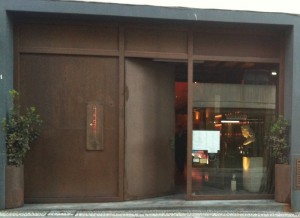 Entrada do restaurante Quarenta e 4