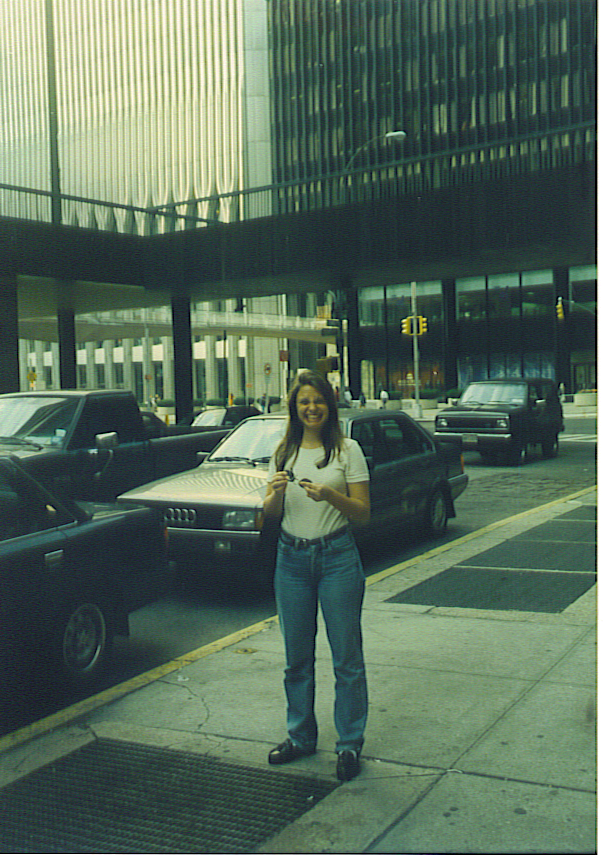 euzinha em NY em 1996.. bem atrás de mim é o WTC original