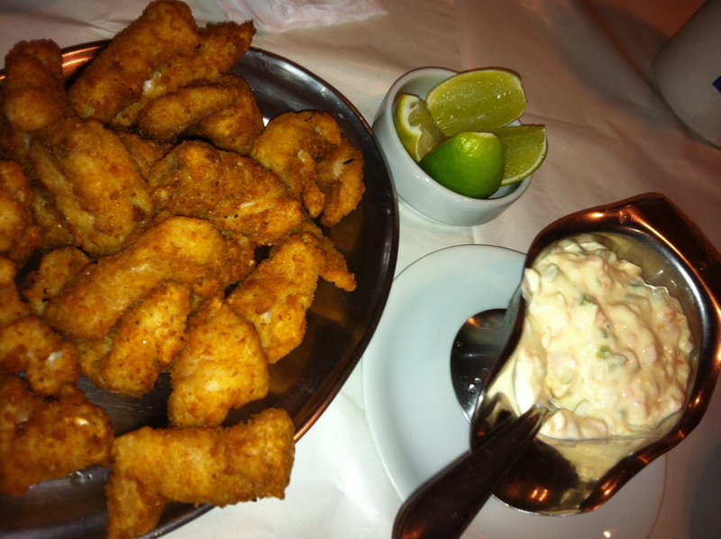 iscas de peixe com molho tártaro