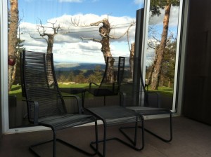 vista do meu quarto refletida na varanda