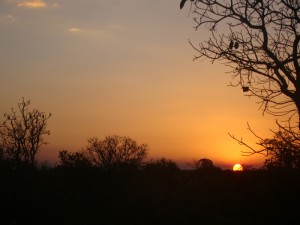 pôr do sol na estrada