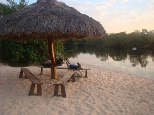 praia do Safari Camp no nascer do sol