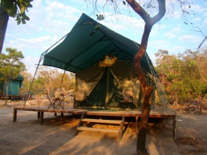 Tenda família no Safari Camp da Korubo