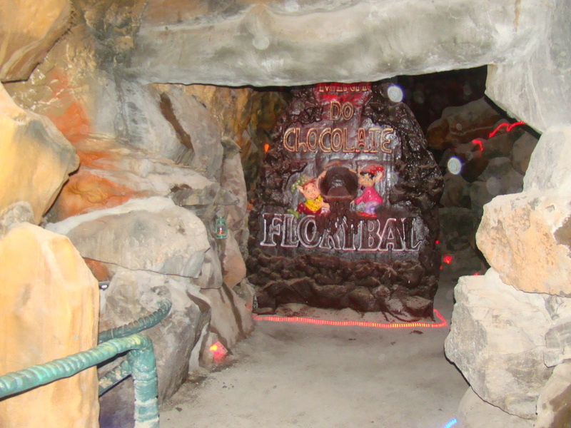 caverna onde fica a mina e a cascata de chocolate