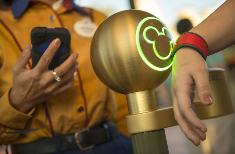 Magicband passando no toten do fastpass+  . Foto: Walt Disney World