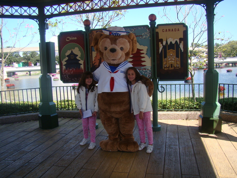 o mais novo da turma, o urso do Mickey, que fica no Epcot