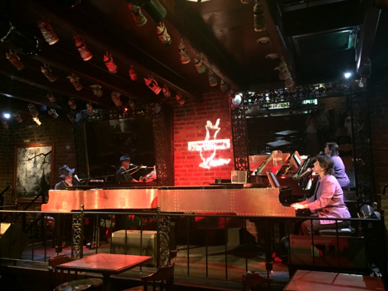 duelo de pianos no Pat O'Brien's