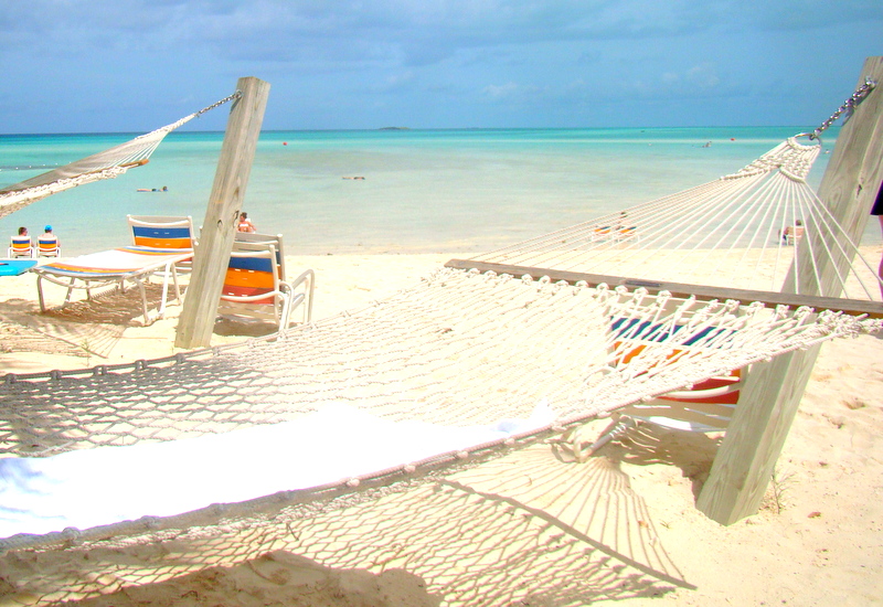 Serenity Bay - a praia proibida para menores e que é um paraíso