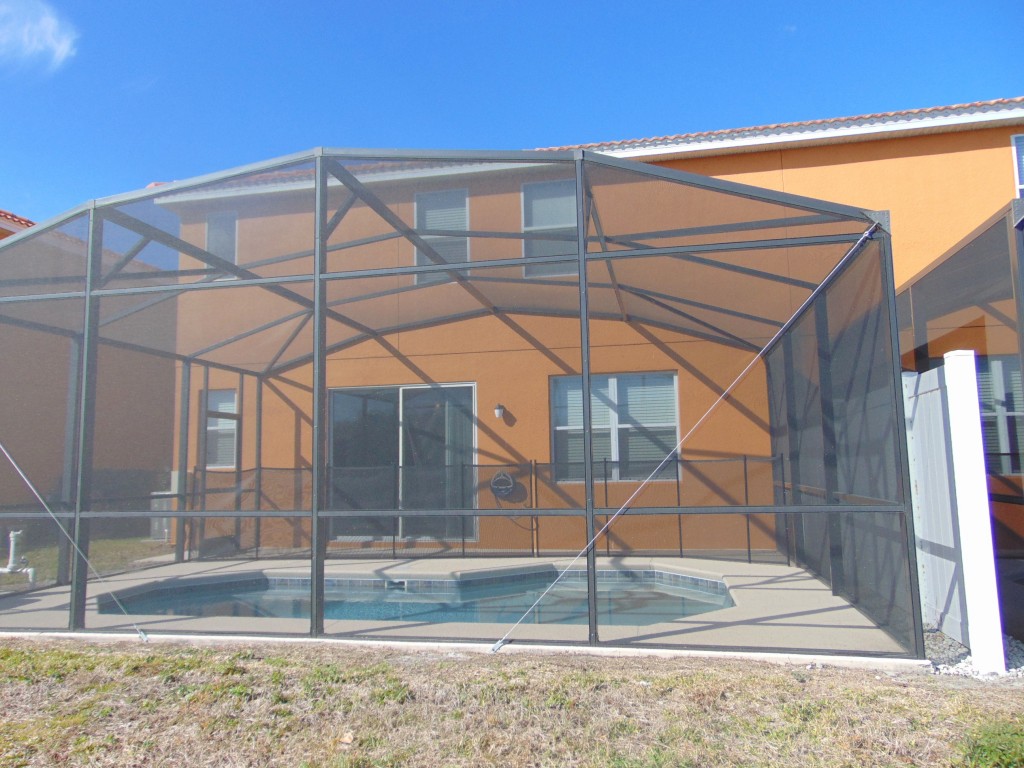 Casa que me hospedei: com a piscina aquecida no exterior no Condomínio Bella vida 