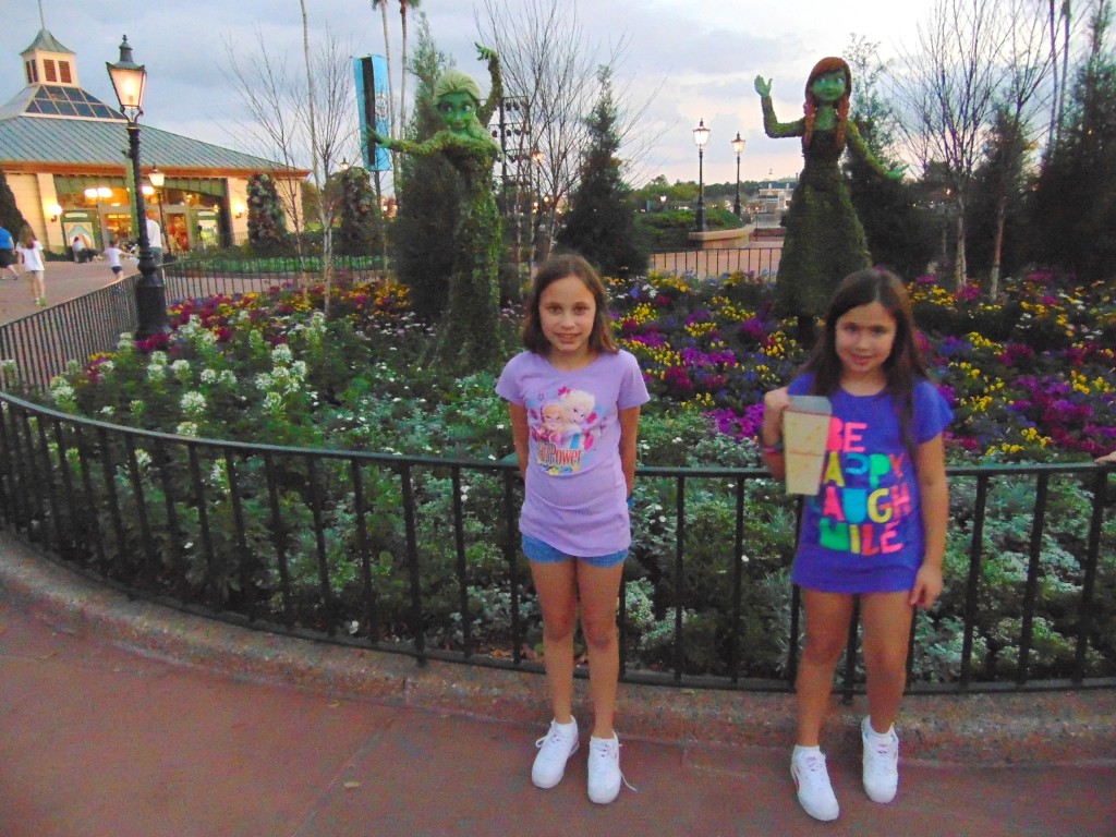 meninas com Anna e Elsa, a grande novidade desse ano