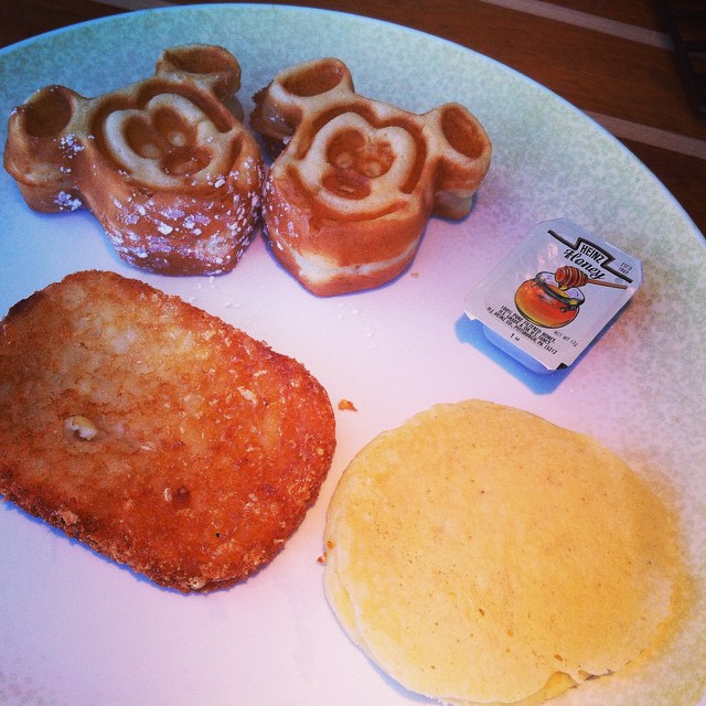 Como não amar os waffles do Mickey?