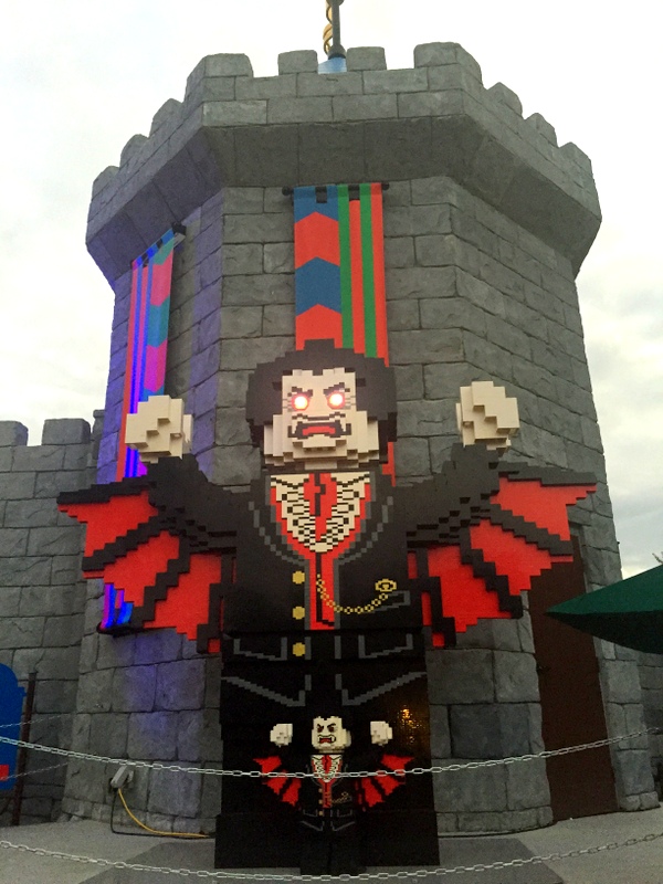 Esse boneco-vampiro de Lego é fantástico