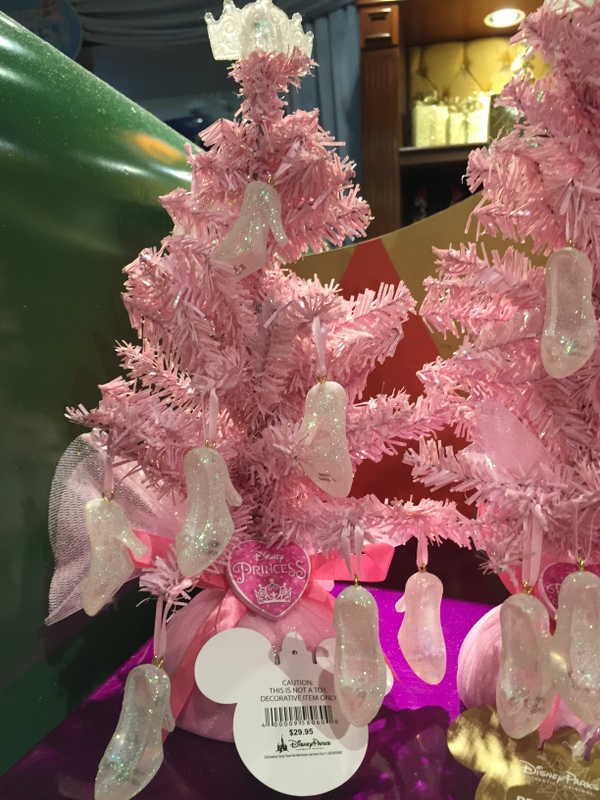 achei linda essa árvore de natal de princesas