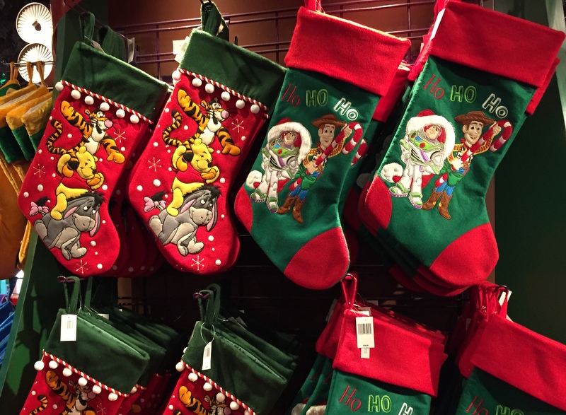 não são apenas bolas, tem qualquer tipo de enfeite de Natal 