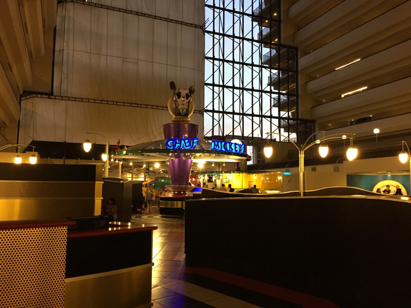 entrada do restaurante Chef Mickey's 