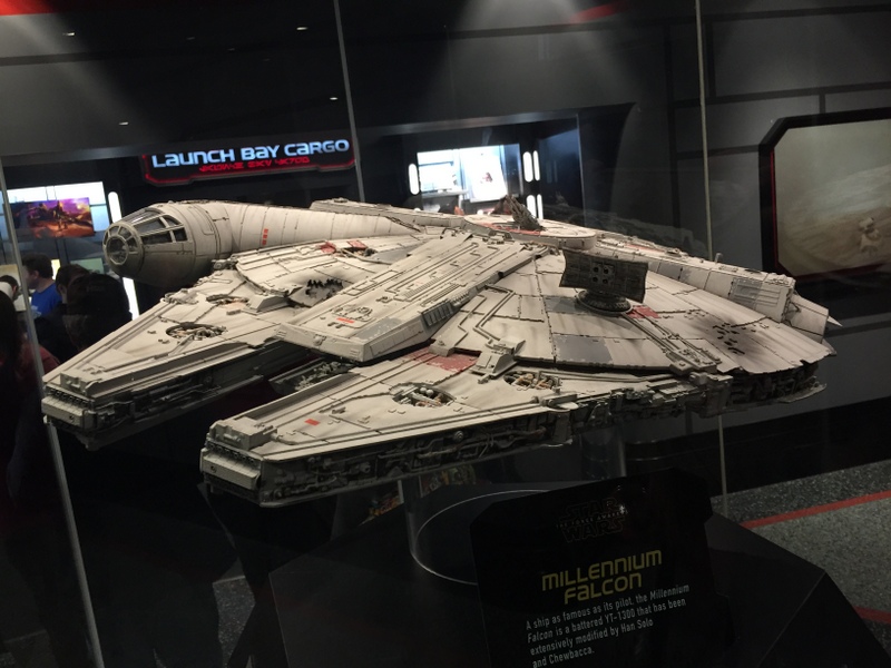 várias miniaturas e maquetes do filme estão na Star Wars Launch Bay 