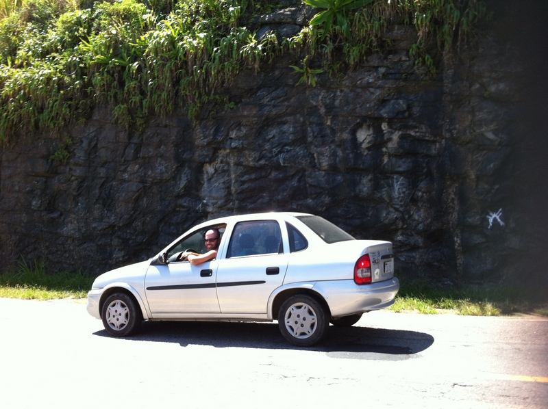 nessa hora o Maurício nos deixou pela trilha para a Prainha e foi estacionar