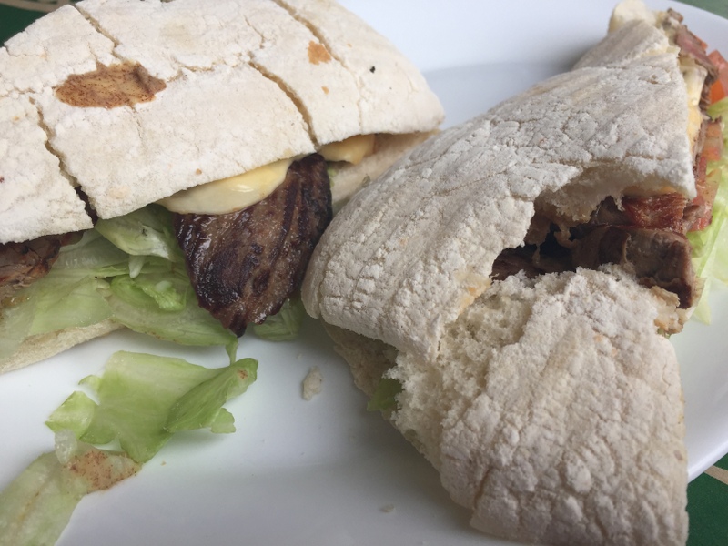 Na minha opinião o diferencial de lá são os sanduíches (principalmente os de filé mignon) e saladas 