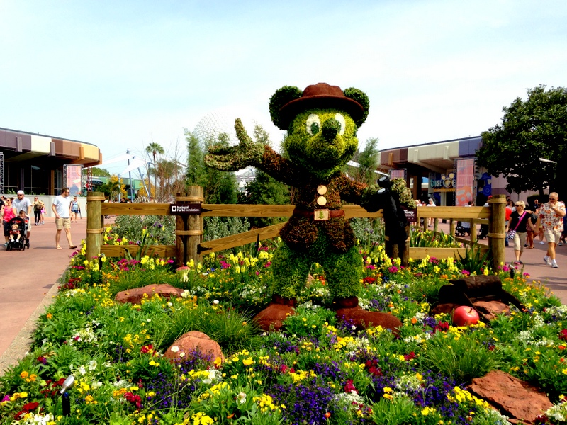 Mickey na topiária em homenagem ao aniversário de 100 anos dos parques nacionais americanos