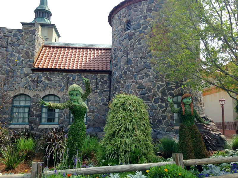 Anna e Elsa, que estrearam no ano passado, se mudaram para o Pavilhão da Noruegal