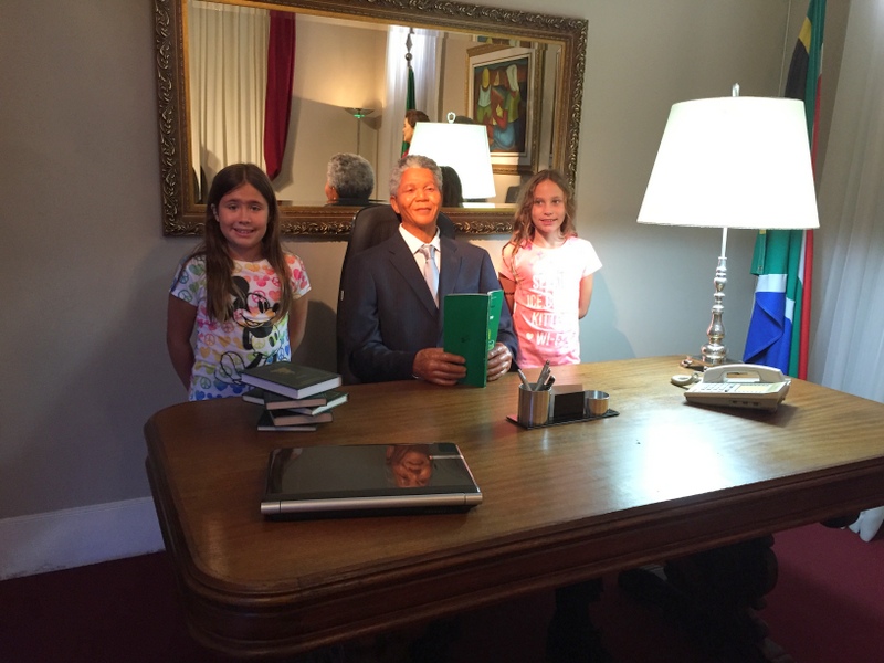 Meninas com Mandela