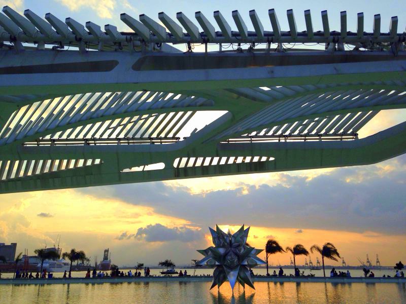 pôr do sol no Museu do Amanhã