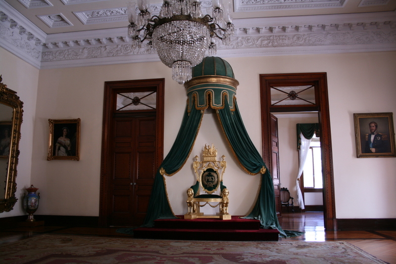 Trono