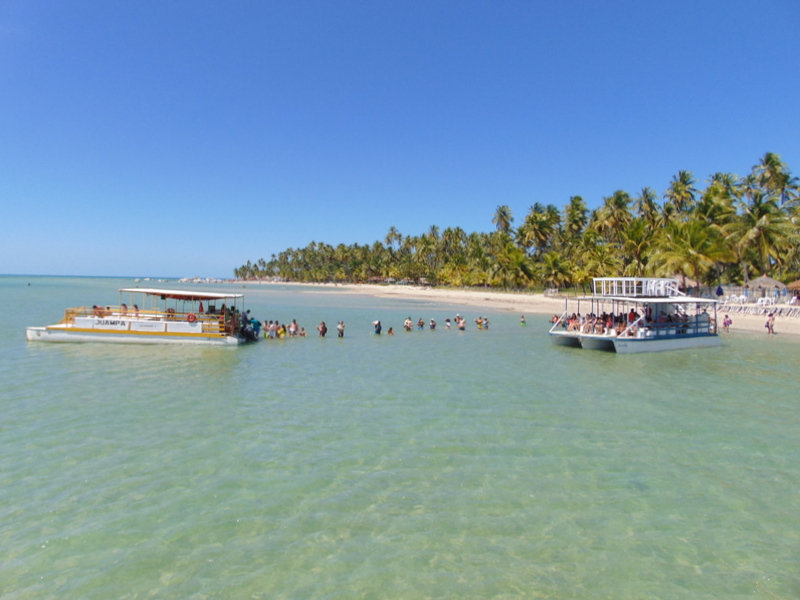 catamarãs na Praia dos Carneiros