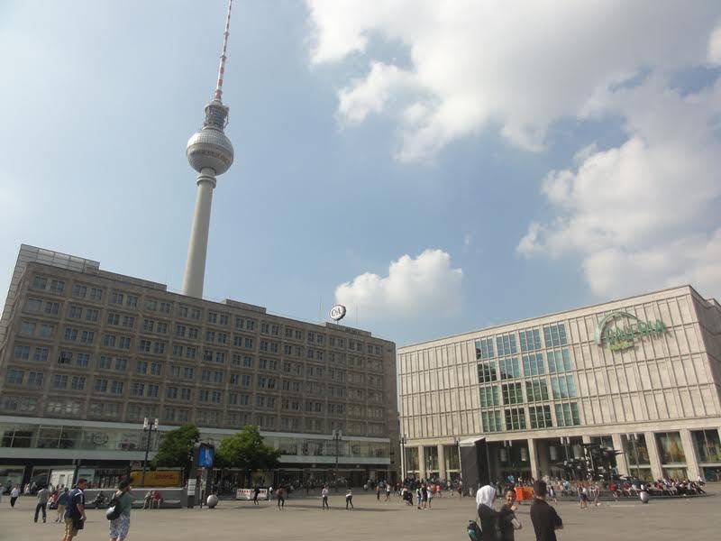  Alexanderplatz – Torre de TV ao fundo (Berliner Fernsehturm) 