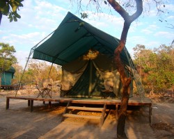 Tenda família no Safari Camp da Korubo