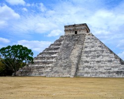 El Castillo ou Pirâmide de Kukulcán Chichén Itzá